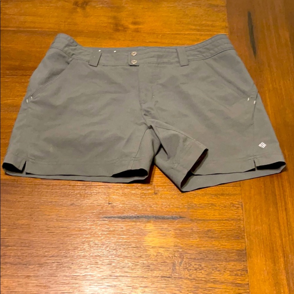 Columbia green shorts Size 10 - Picture 1 of 15